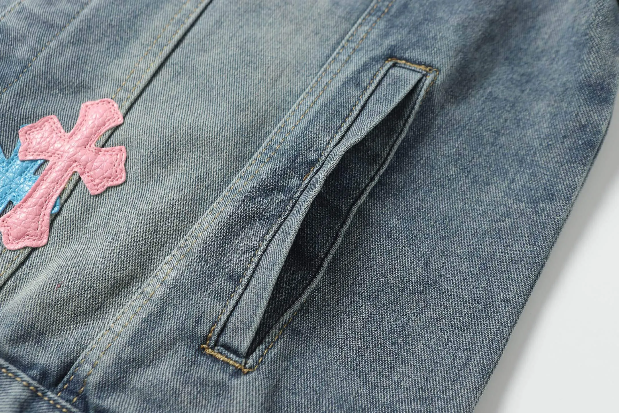 P340 Chrome Hearts Chrome Hearts cross-stitched leather embroidered shirt denim jacket Color: Picture color Code number: M-3XL